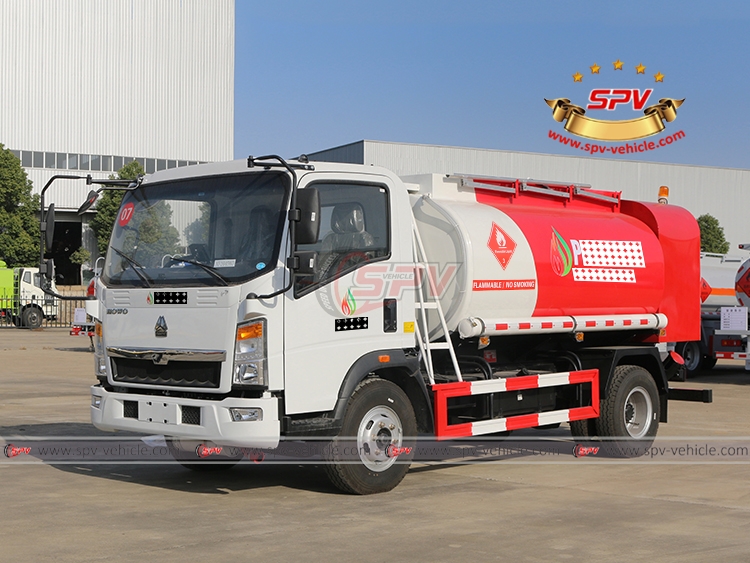 6,000 Litres Refueler Truck Sinotruk - LF